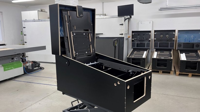 Ultra-Widebody Virtual Pinball kabinet (VPin) – Premium Kit (stavebnice) - (Black Friday Edition s TUKKARI siderails zdarma)